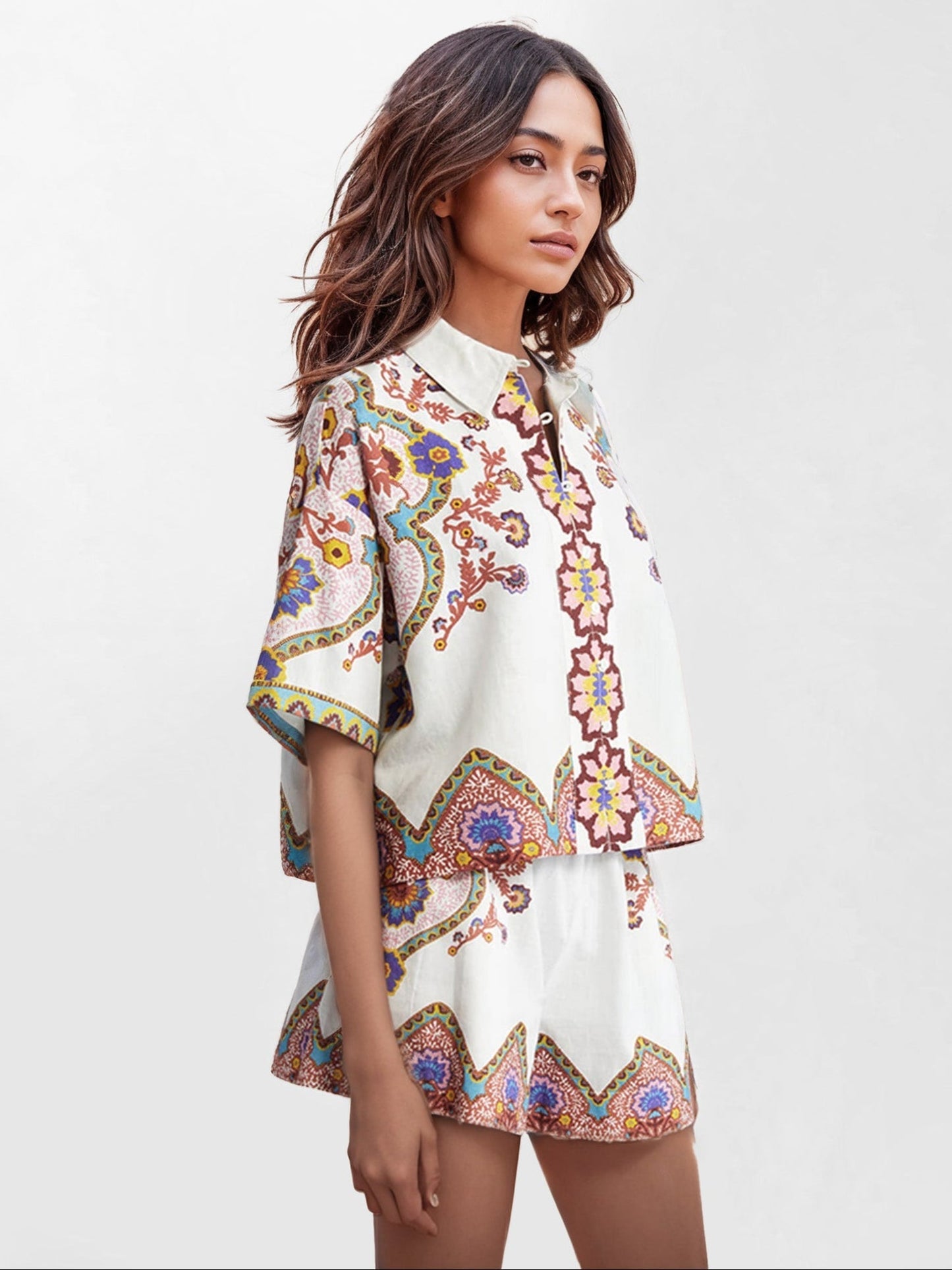 Completo Due Pezzi Boho a Fiori – Camicia e Shorts Coordinati